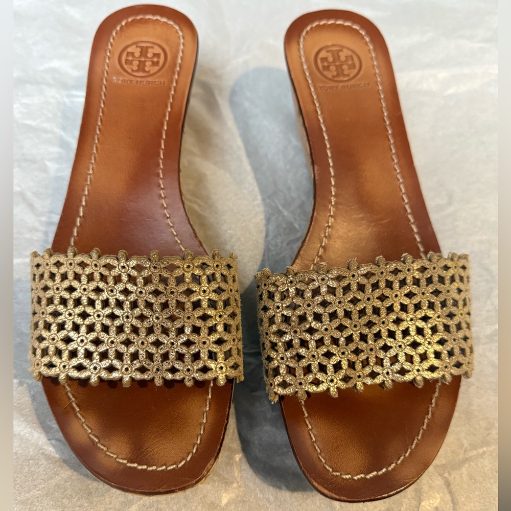 Tory Burch Daisy Floral Perforated Cork Wedge Sandals | Gold | Size 8 - Picture 2 of 10